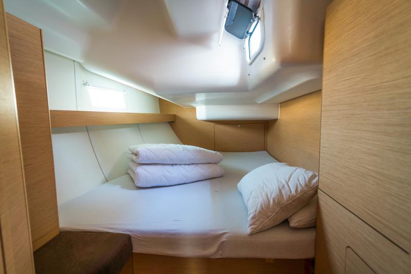 Book yachts online - sailboat - Elan 45 Impression - Bine - rent