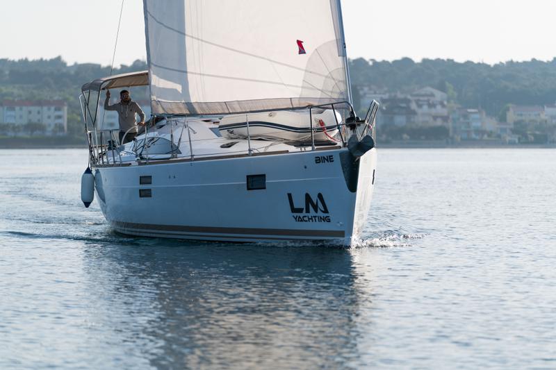 Book yachts online - sailboat - Elan 45 Impression - Bine - rent