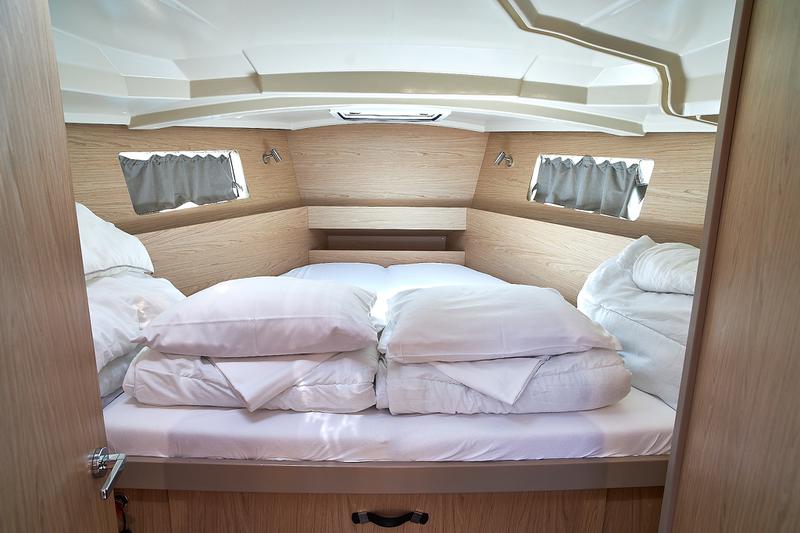 Book yachts online - sailboat - Oceanis 41.1. - White Beauty - rent