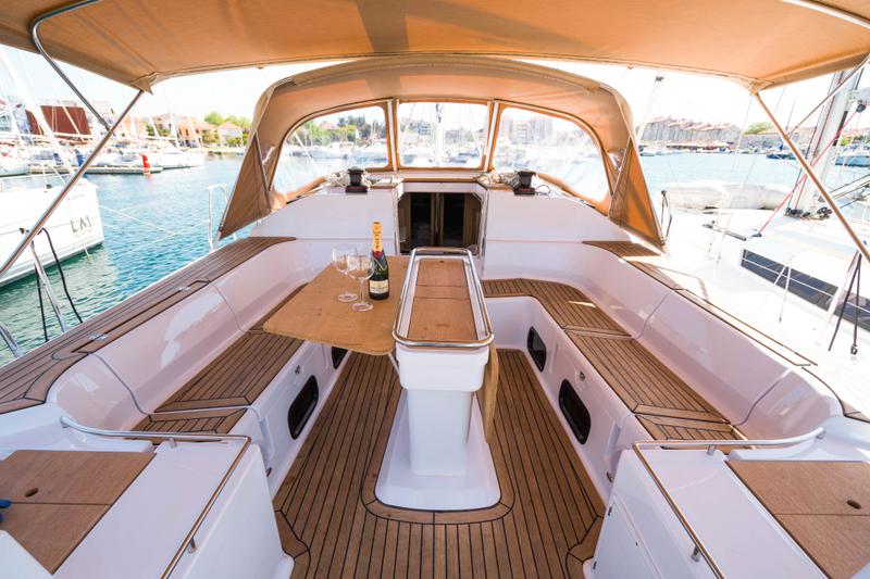 Book yachts online - sailboat - Elan 50 Impression - Escape II - rent