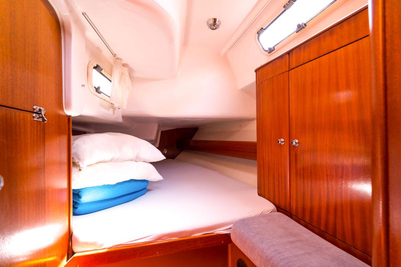 Book yachts online - sailboat - Bavaria 44 - Afrodita (sails 2013) - rent