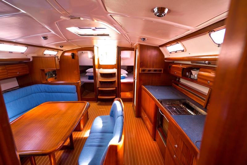 Book yachts online - sailboat - Bavaria 44 - Afrodita (sails 2013) - rent