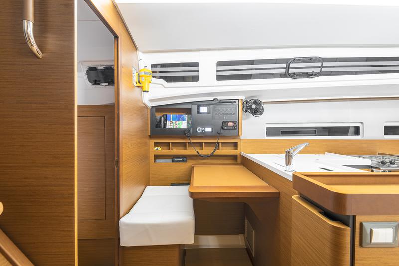 Book yachts online - sailboat - Sun Odyssey 410 - Irene - rent