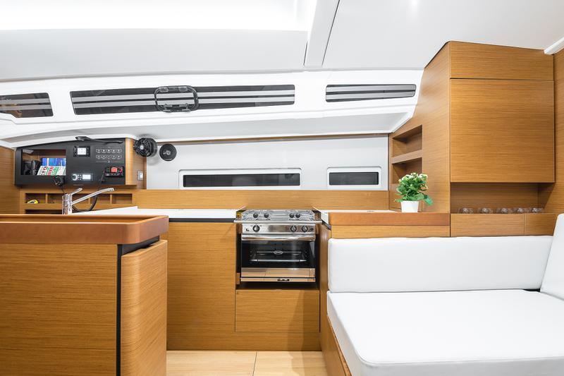 Book yachts online - sailboat - Sun Odyssey 410 - Irene - rent