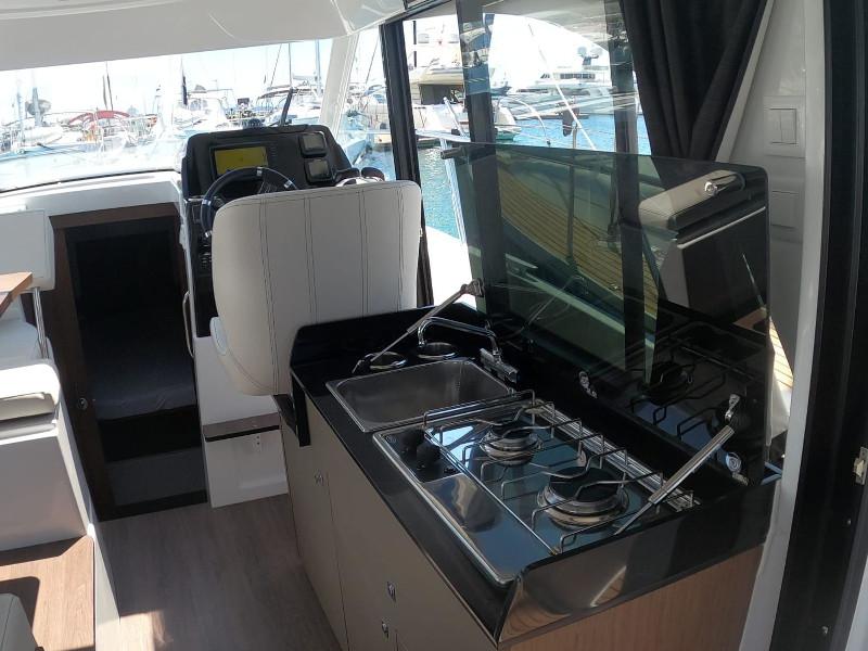 Book yachts online - motorboat - Antares 9 OB - King Fran 268732 SL - rent