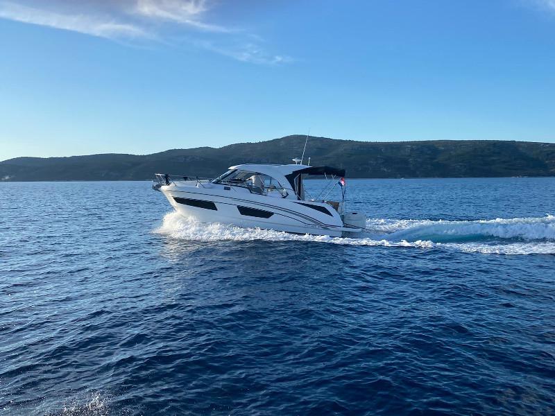 Book yachts online - motorboat - Antares 9 OB - Queen Korina 268730 SL - rent
