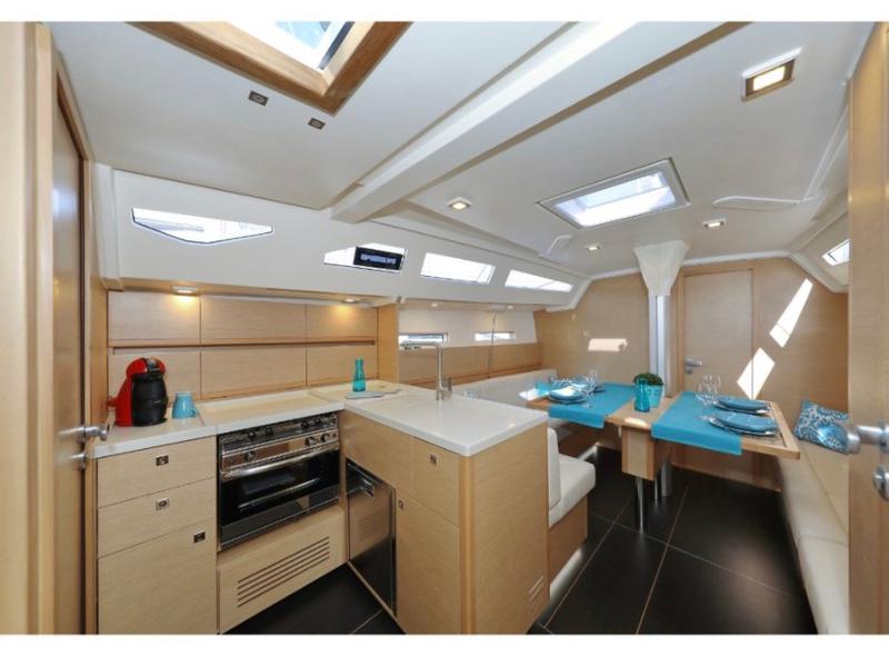Book yachts online - sailboat - More 40 - Small More - rent