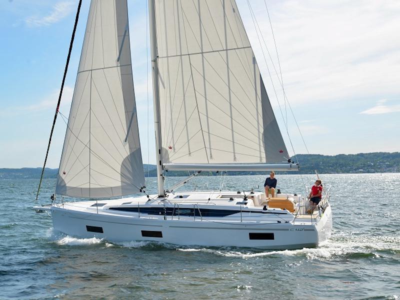 Book yachts online - sailboat - Bavaria C42 - Fiesta - rent
