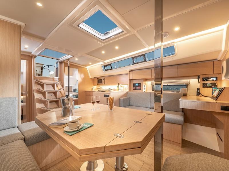 Book yachts online - sailboat - Bavaria C42 - Fiesta - rent