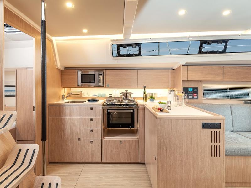 Book yachts online - sailboat - Bavaria C42 - Fiesta - rent