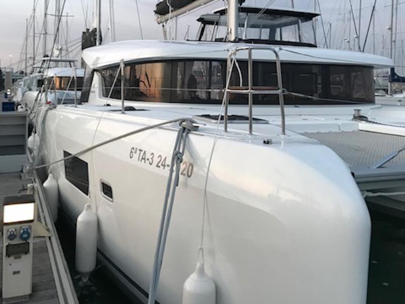 Book yachts online - catamaran - Lagoon 42 - MARTINA TWO - rent