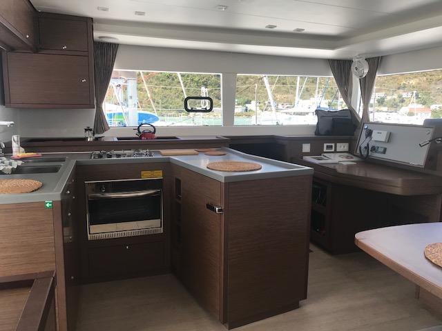 Book yachts online - catamaran - Lagoon 450  Flybridge - PAULA - rent