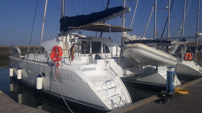 Book yachts online - catamaran - Lagoon 380 - NIRVANA - rent
