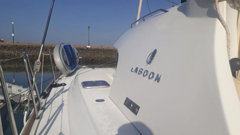 Book yachts online - catamaran - Lagoon 380 - NIRVANA - rent