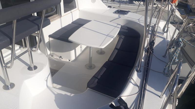 Book yachts online - catamaran - Lagoon 380 - NIRVANA - rent
