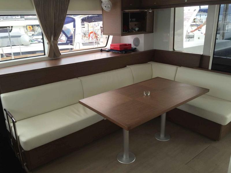 Book yachts online - catamaran - Lagoon 52F - Toronto - rent