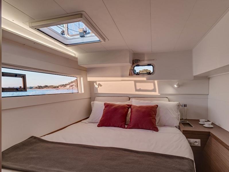 Book yachts online - catamaran - Lagoon 40 - Araponga - rent