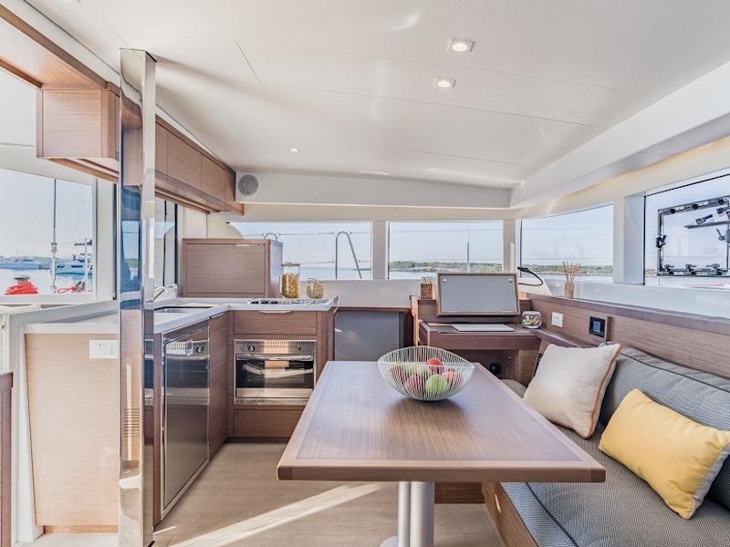 Book yachts online - catamaran - Lagoon 40 - Araponga - rent