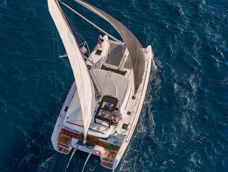 Book yachts online - catamaran - Lagoon 40 - Araponga - rent