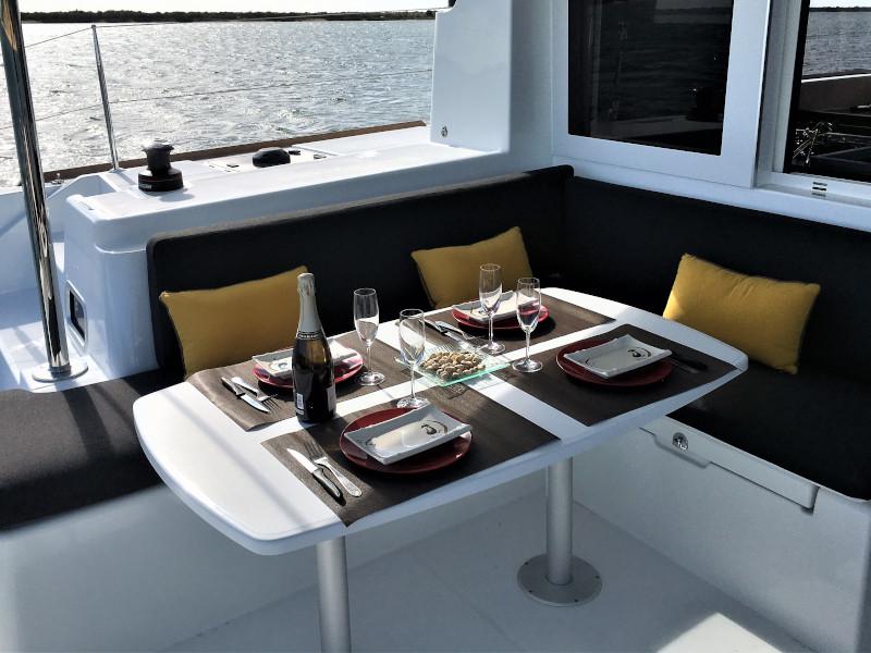 Book yachts online - catamaran - Lagoon 40 - Laguna Goo - rent