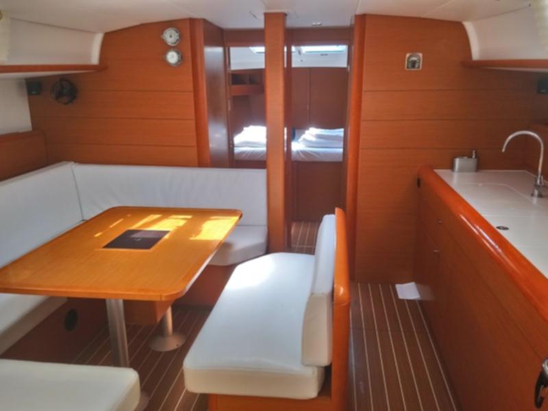 Book yachts online - sailboat - Sun Odyssey 479 - Guinness  - 4 electric WC - new sails 2022 - rent
