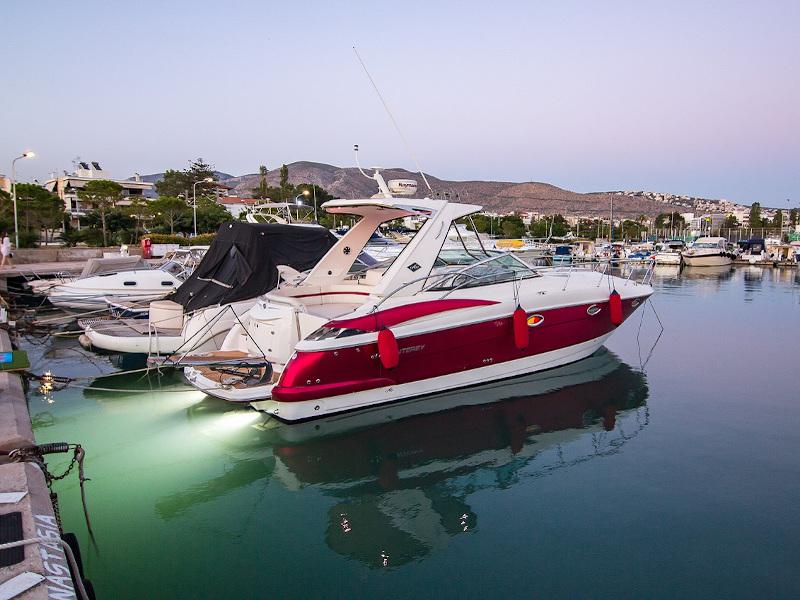 Book yachts online - motorboat - Monterey 375 SY - Red Dragon - rent