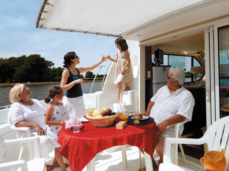 Book yachts online - motorboat - Estivale Octo - VIDRA HU - rent