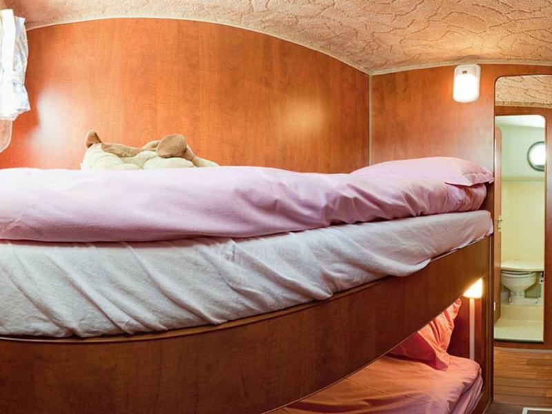 Book yachts online - motorboat - Sedan 1160 N - STEINBOURG FR - rent