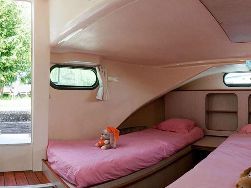 Book yachts online - motorboat - Confort 1350 B - COLIGNY FR - rent