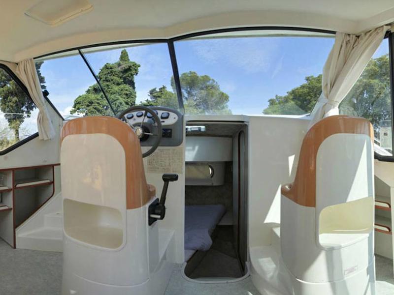 Book yachts online - motorboat - Confort 900 DP - CH DE MEZIN FR - rent