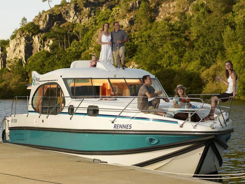 Book yachts online - motorboat - Estivale Quattro B - RENNES FR - rent
