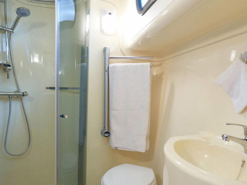 Book yachts online - motorboat - Estivale Quattro S - MONTFORT FR - rent