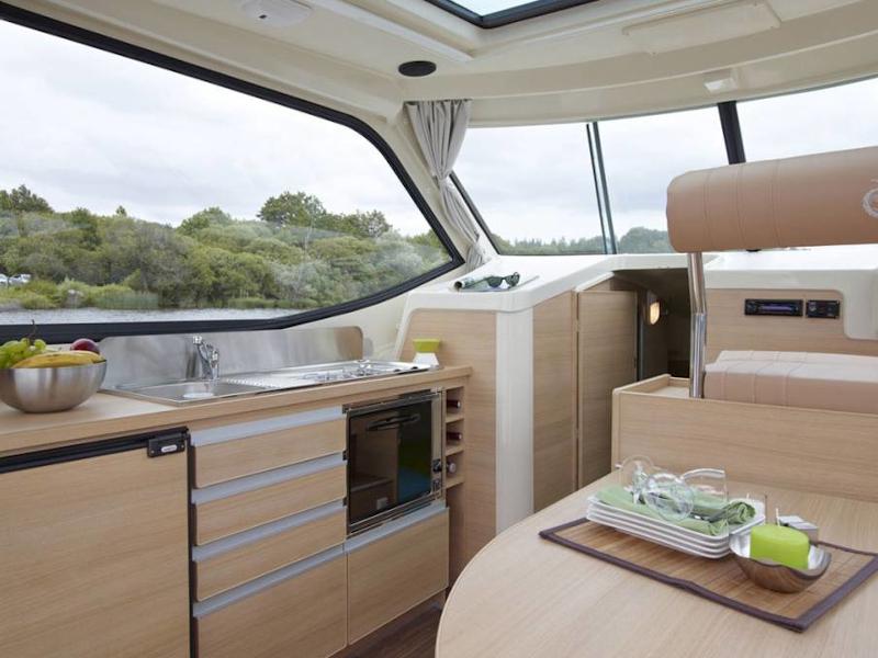 Book yachts online - motorboat - Sedan Primo - WUSTRAU DE - rent