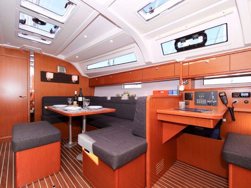 Book yachts online - sailboat - Bavaria Cruiser 41S - Blackstar - rent