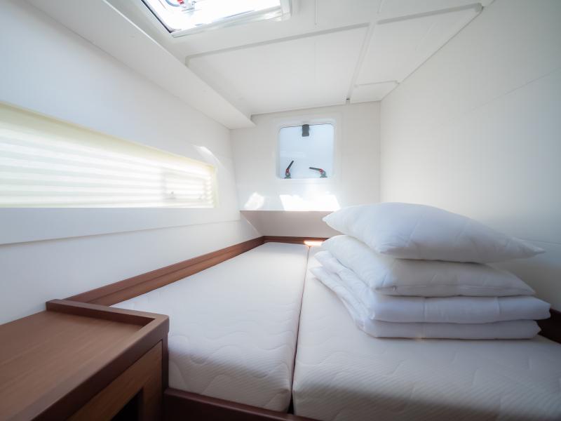 Book yachts online - catamaran - Lagoon 40 - Sail Away - rent