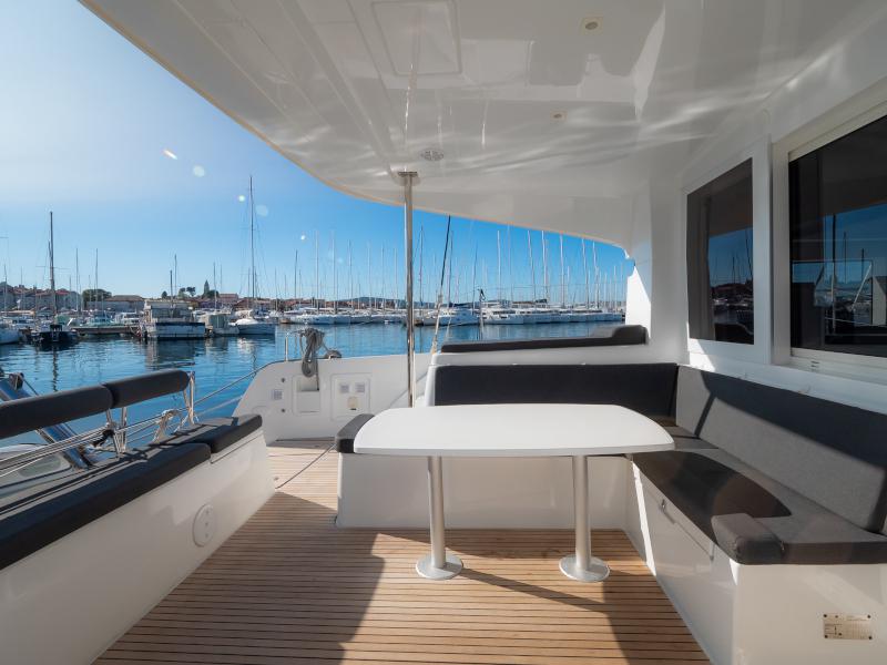 Book yachts online - catamaran - Lagoon 40 - Sail Away - rent
