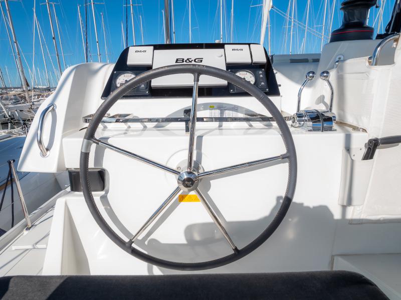 Book yachts online - catamaran - Lagoon 42 - Fly With Me - rent