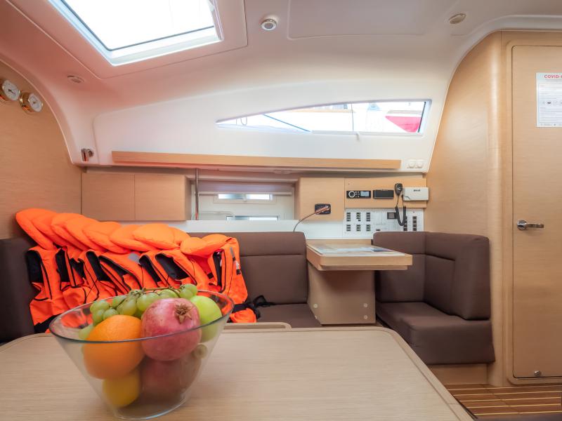 Book yachts online - sailboat - Elan 40 Impression - Despacito - rent