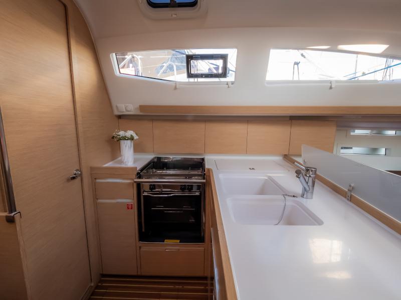 Book yachts online - sailboat - Elan 40 Impression - Despacito - rent