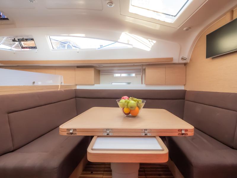 Book yachts online - sailboat - Elan 40 Impression - Despacito - rent
