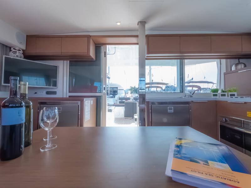 Book yachts online - catamaran - Lagoon 40 - Chingi Lingy - rent