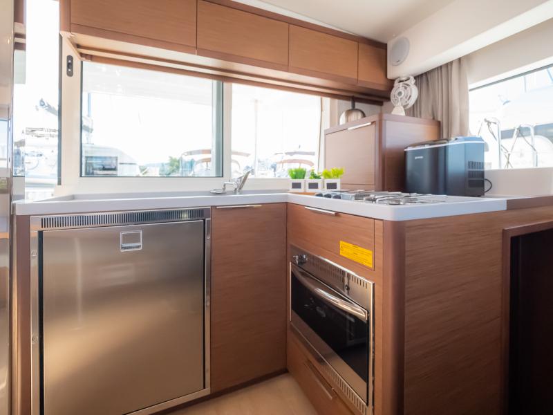 Book yachts online - catamaran - Lagoon 40 - Chingi Lingy - rent