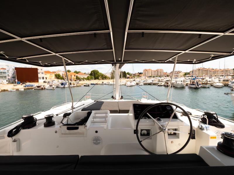 Book yachts online - catamaran - Lagoon 450  Flybridge - Summer Wind - rent