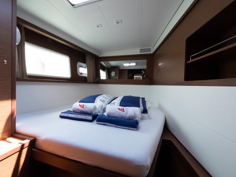 Book yachts online - catamaran - Lagoon 450  Flybridge - Summer Wind - rent