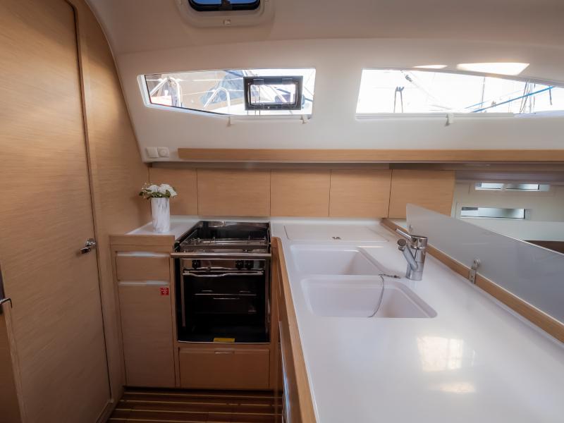 Book yachts online - sailboat - Elan 40 Impression - Mona - rent