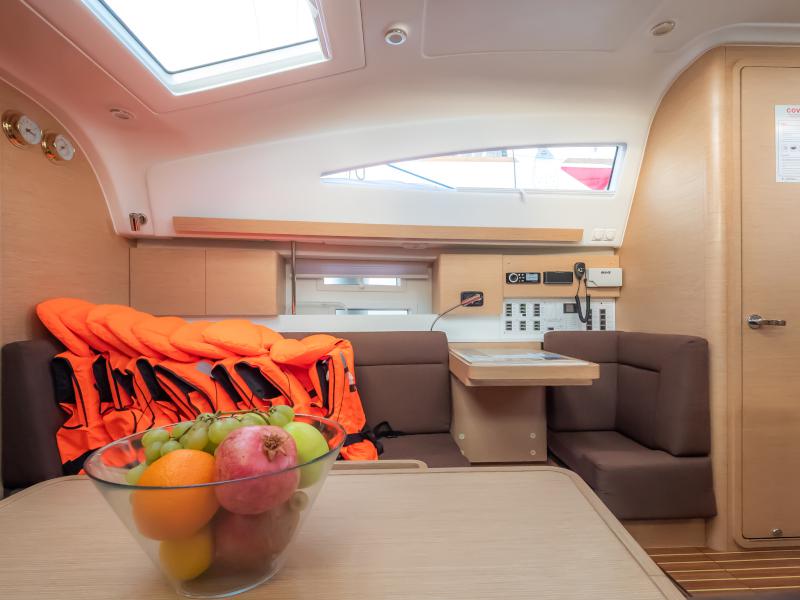 Book yachts online - sailboat - Elan 40 Impression - Mona - rent