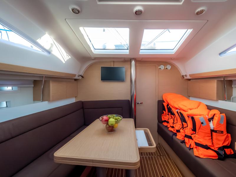 Book yachts online - sailboat - Elan 40 Impression - Mona - rent