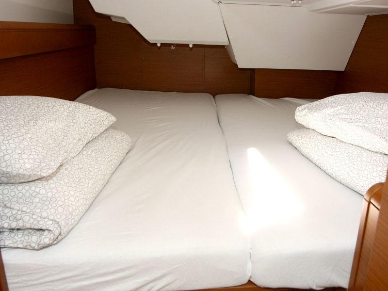 Book yachts online - sailboat - Sun Odyssey 389 - 2 cab - Tara - rent