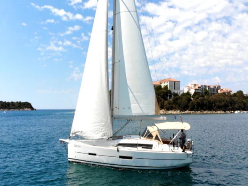 Book yachts online - sailboat - Dufour 382 Grand Large - 2 cab - Lia - rent