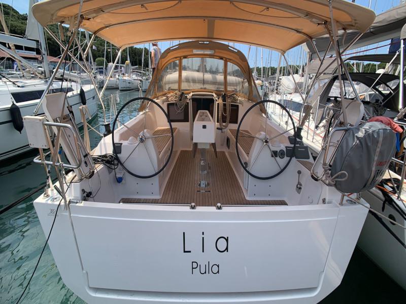 Book yachts online - sailboat - Dufour 382 Grand Large - 2 cab - Lia - rent